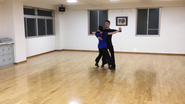 火曜日8時  Tango